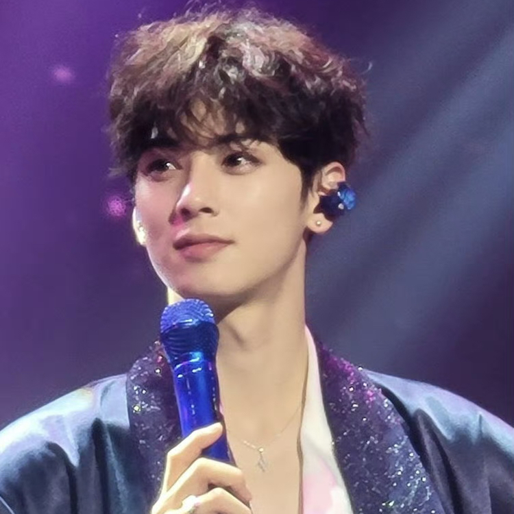 A moment captured by Eunwoo (ASTRO)'s fan