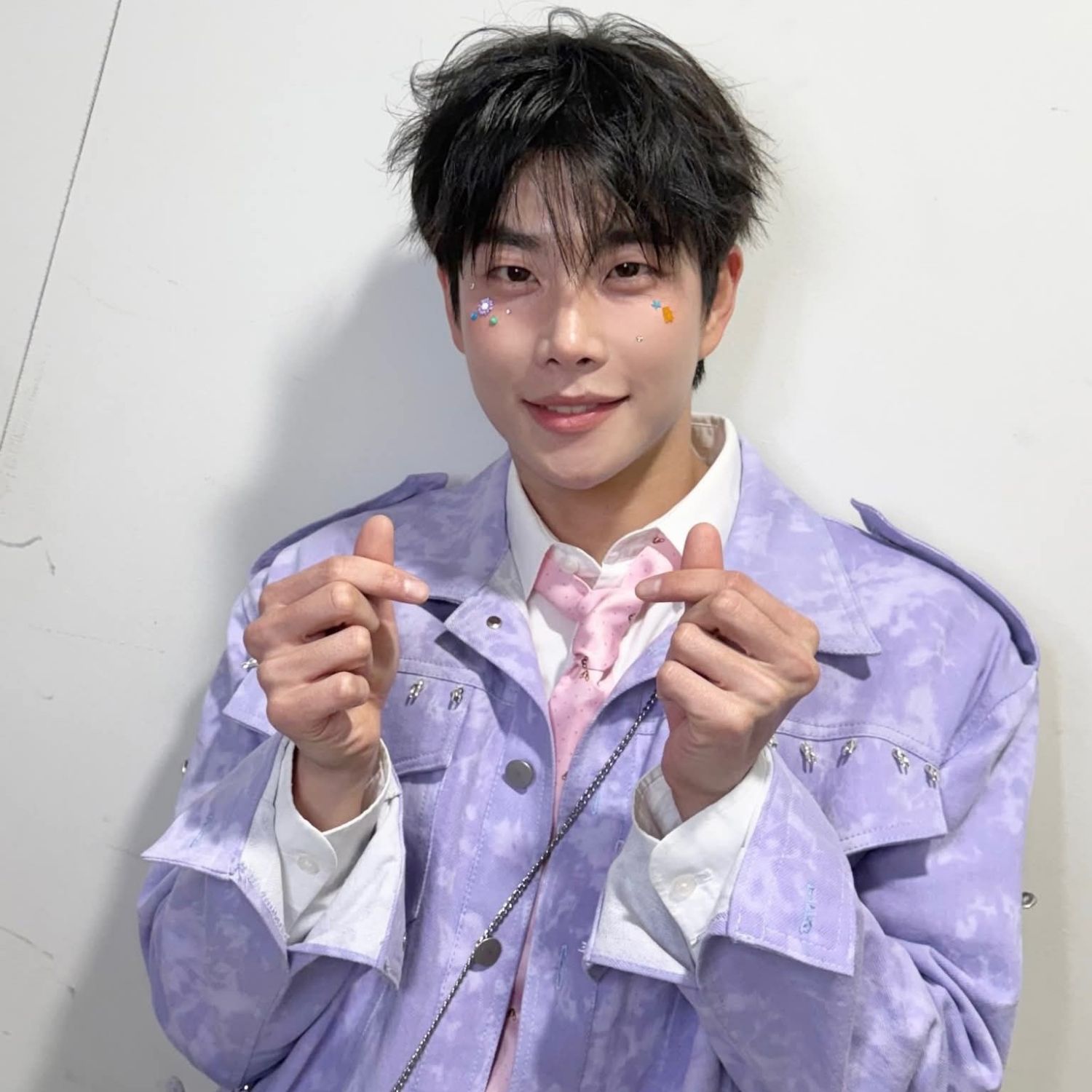 Behind-the-scenes cut of Jinjin (ASTRO)