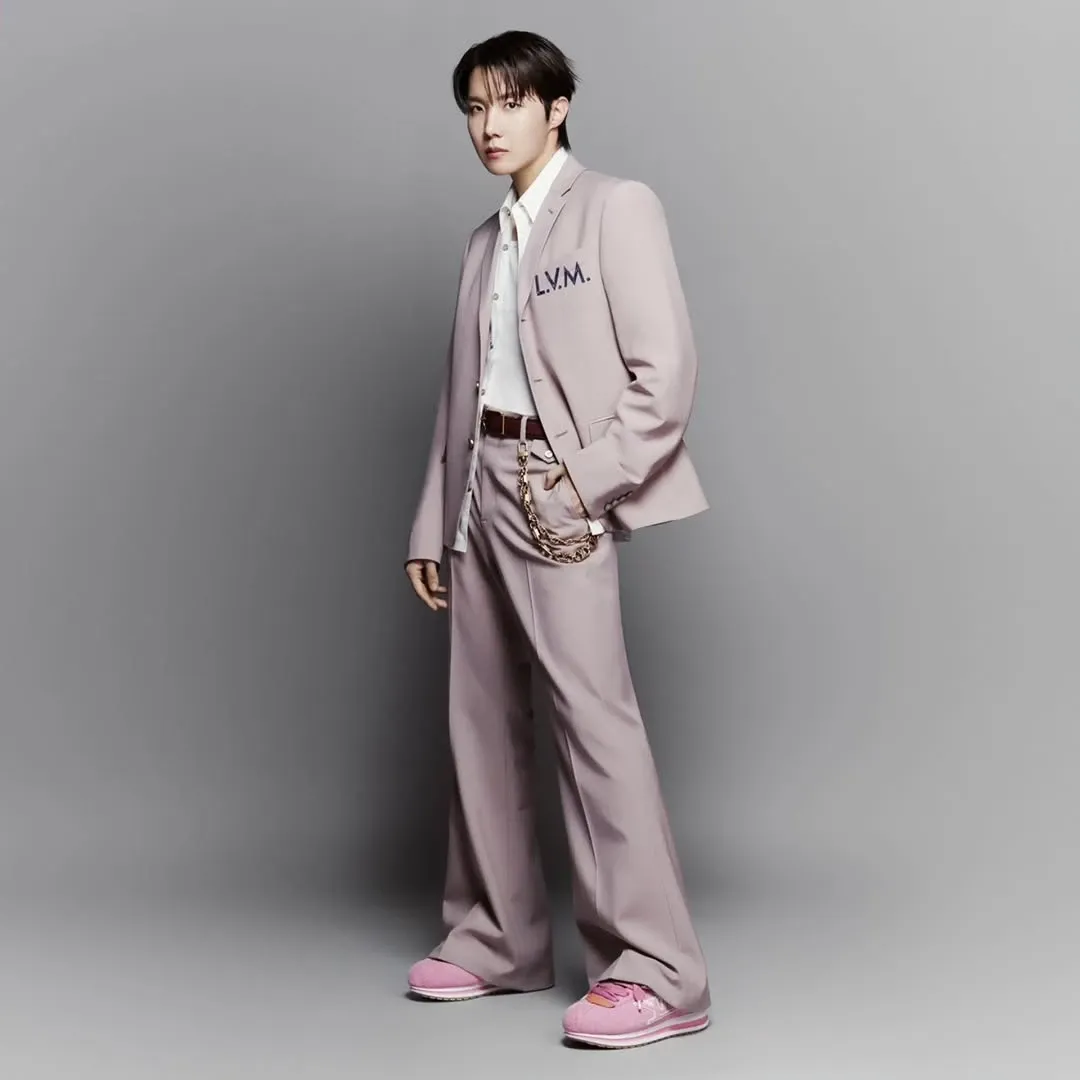 Foto terbaru j-hope (BTS)
