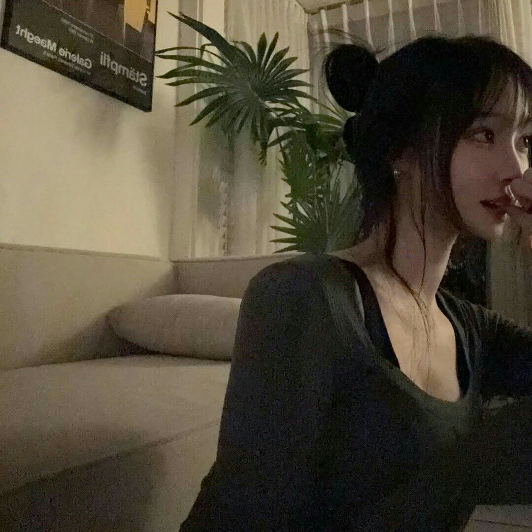 Behind-the-scenes cut of Yuju (GFRIEND)