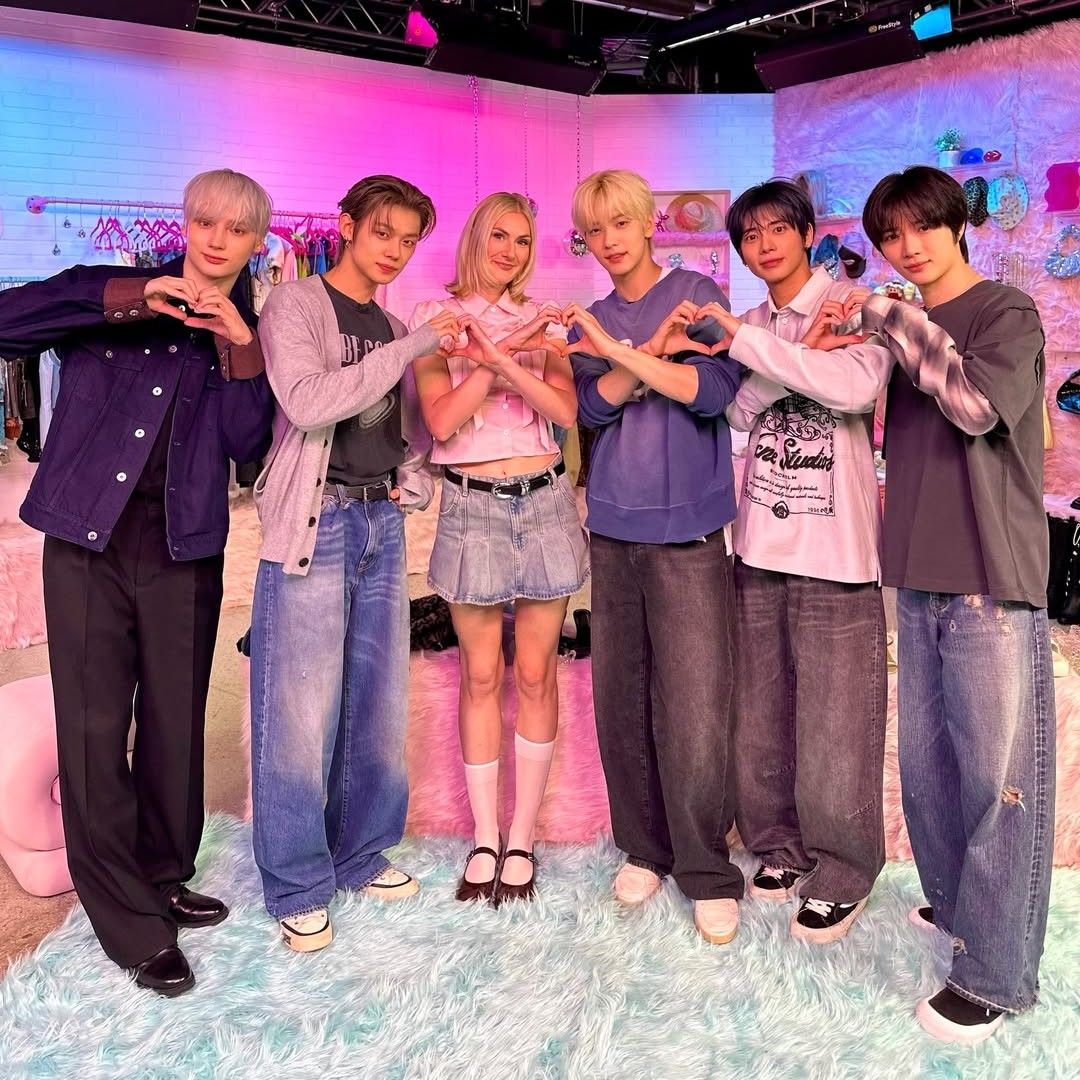 Foto aktivitas terbaru TOMORROW X TOGETHER