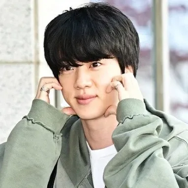 Momen yang diabadikan oleh penggemar Jin (BTS)