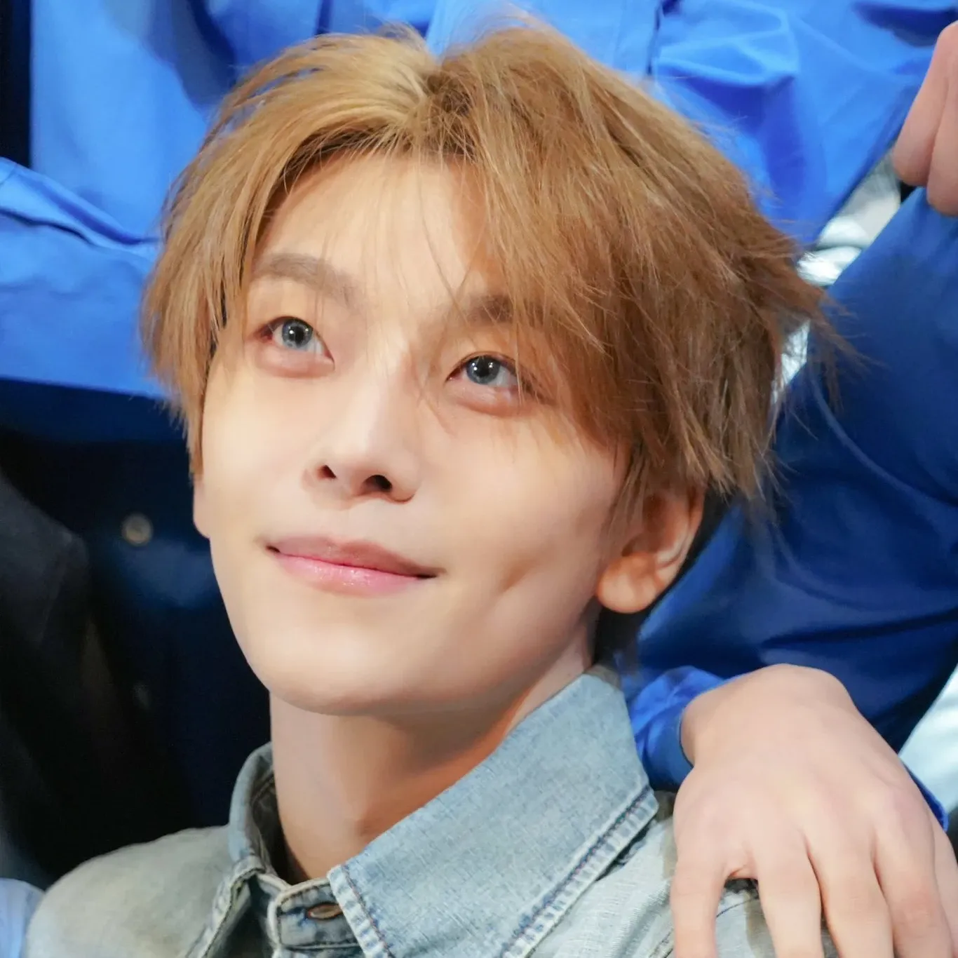 A moment captured by He Xinlong (ALPHA DRIVE ONE)'s fan