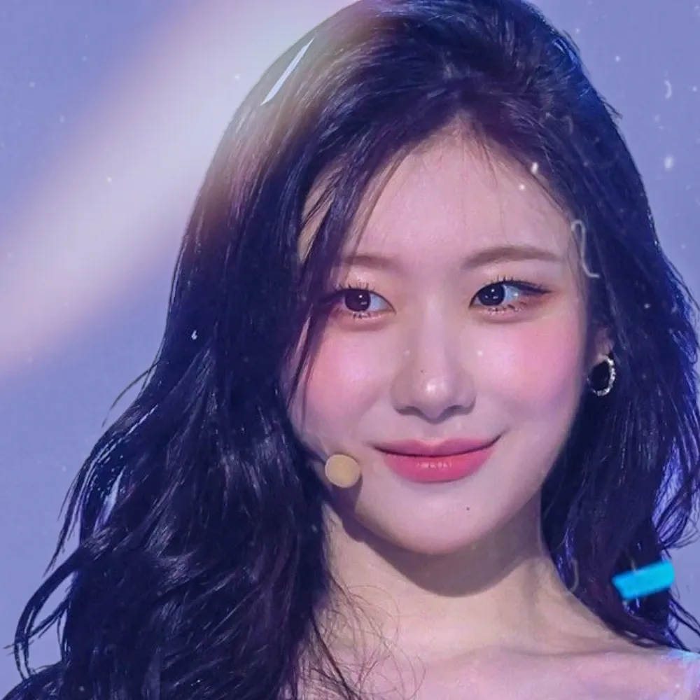 Behind-the-scenes cut of Chaeryeong (ITZY)