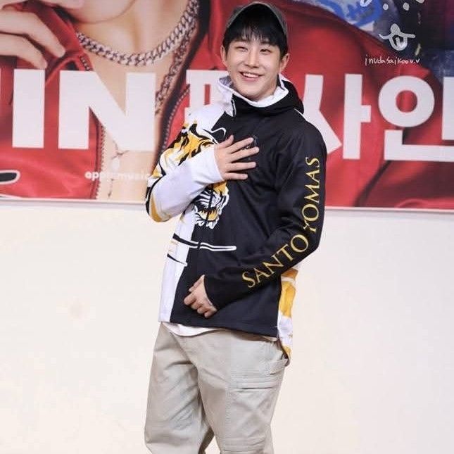 Latest photo of Jinjin (ASTRO)