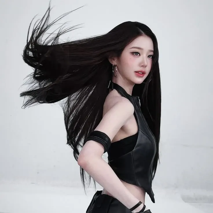 Latest photo of Jang Wonyoung (IVE)