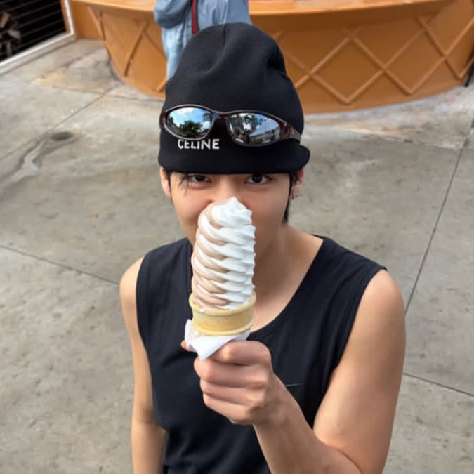 Latest photo of V (BTS)