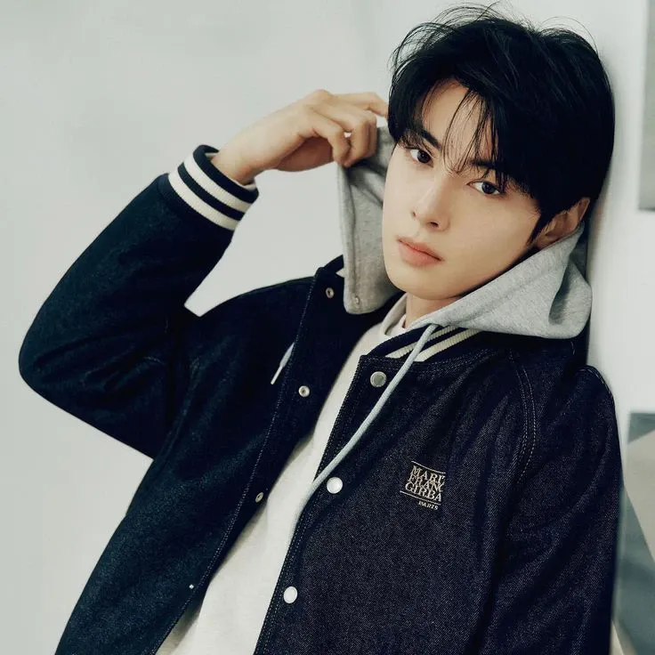 A moment captured by Eunwoo (ASTRO)'s fan