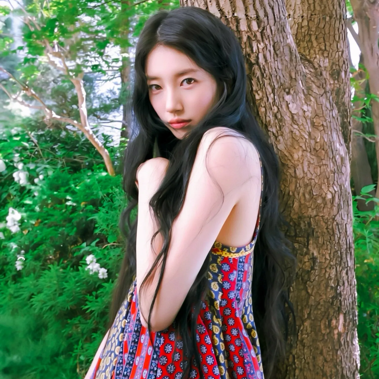 Behind-the-scenes cut of Suzy