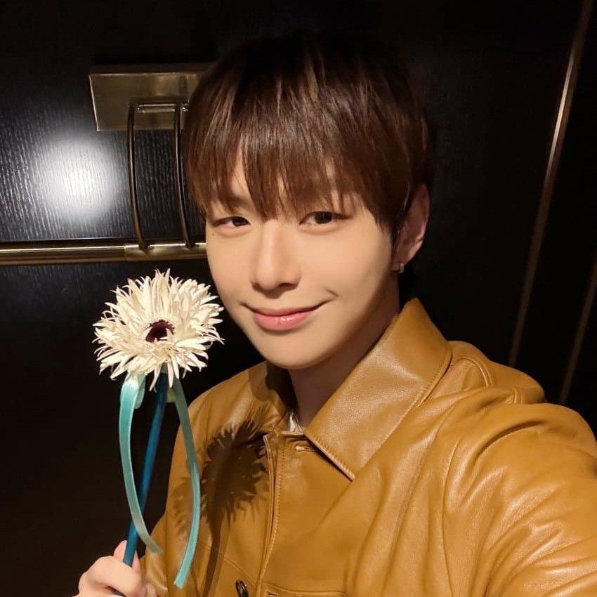 강다니엘의 비하인드 컷