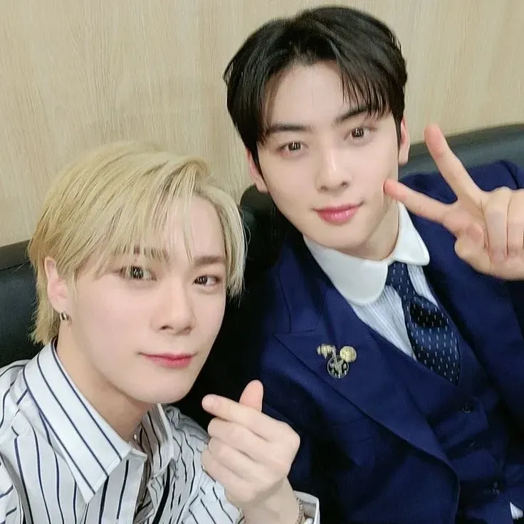 A moment captured by Eunwoo (ASTRO)'s fan