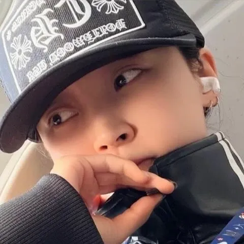 Behind-the-scenes cut of Moonbyul (MAMAMOO)