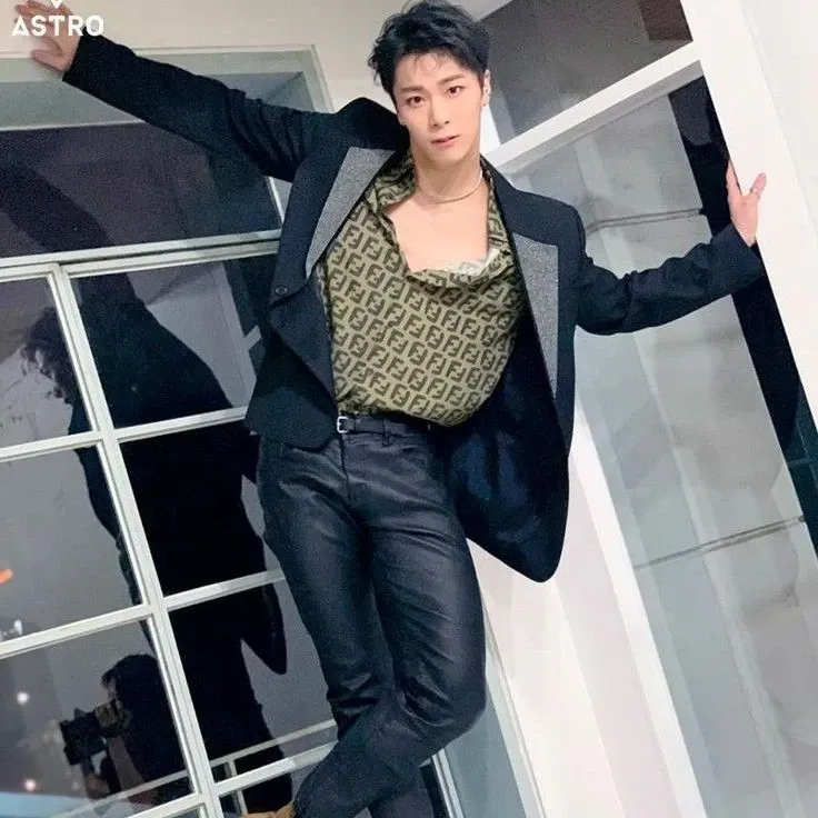 Latest photo of Moonbin (ASTRO)