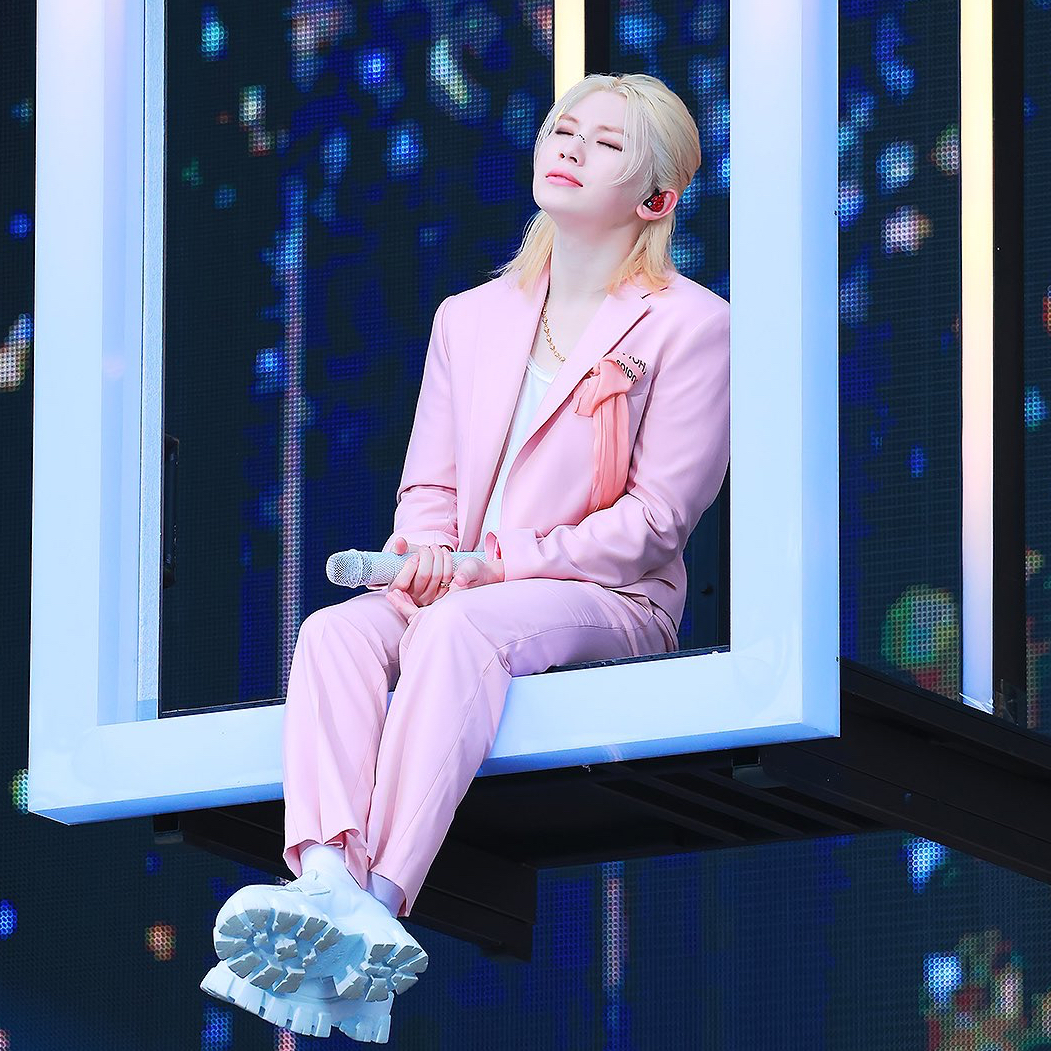 A moment captured by Woozi (SEVENTEEN)'s fan