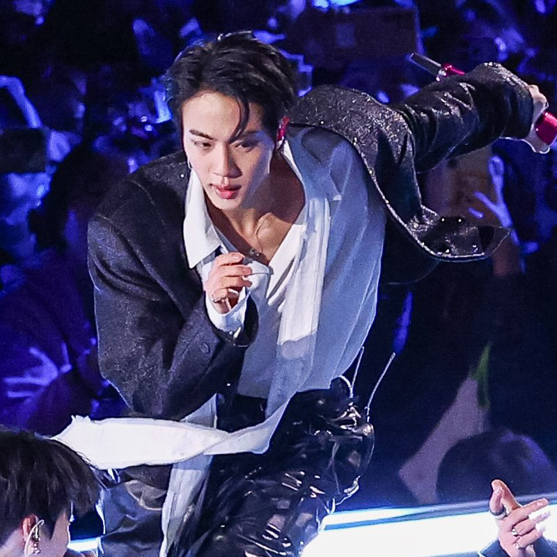 진 (방탄소년단)의 최신 사진