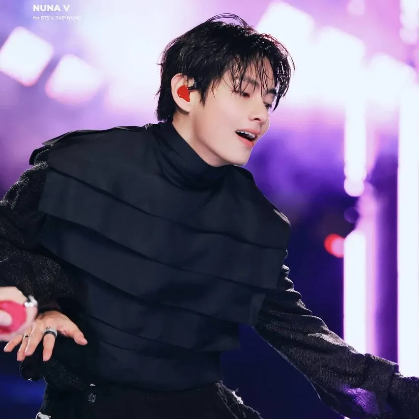 Foto aktivitas terbaru V (BTS)