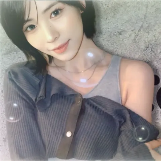 Behind-the-scenes cut of Maya (NiziU)