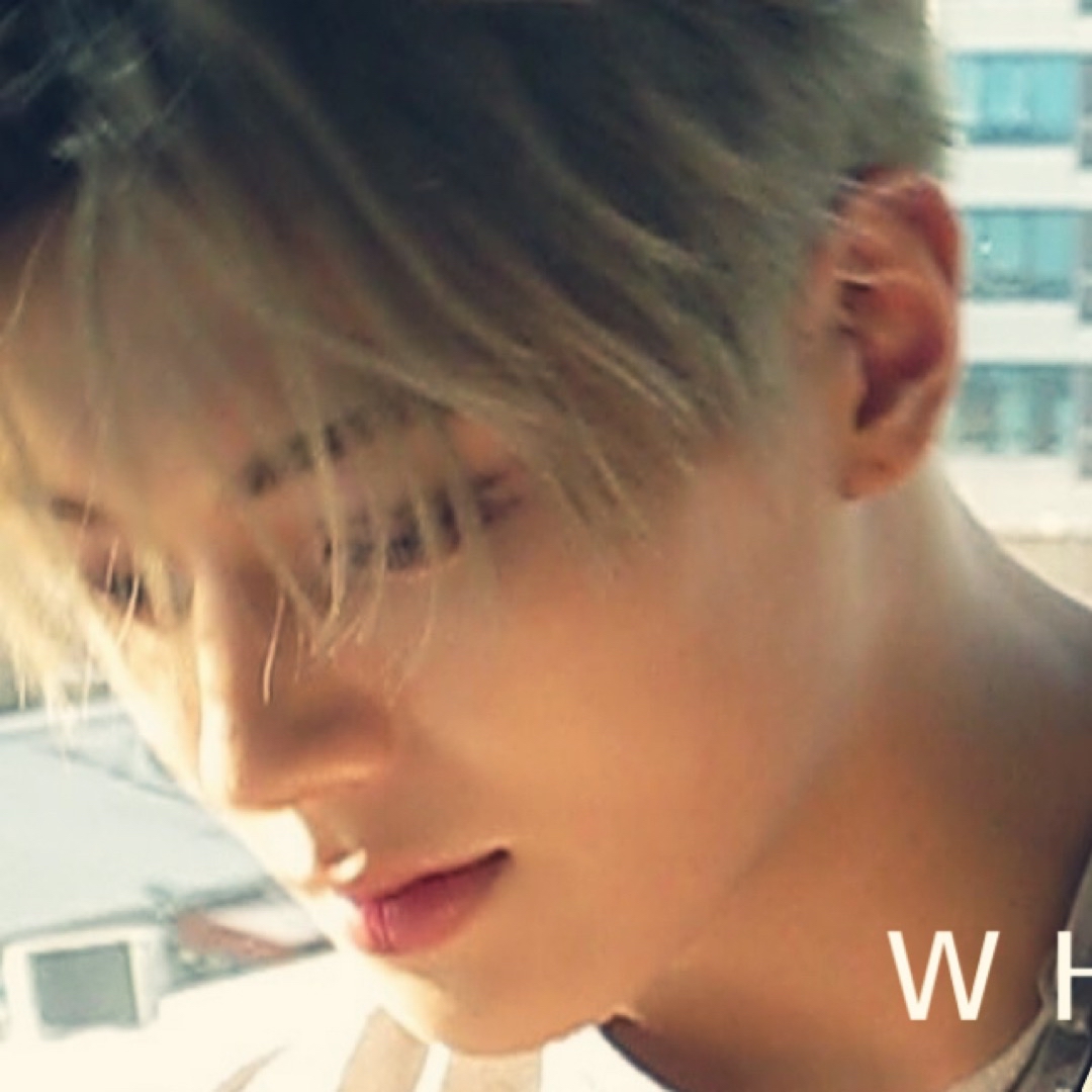 Behind-the-scenes cut of Leejeong (WHIB)