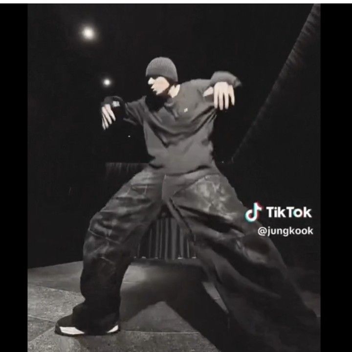 Momen yang diabadikan oleh penggemar Jungkook (BTS)