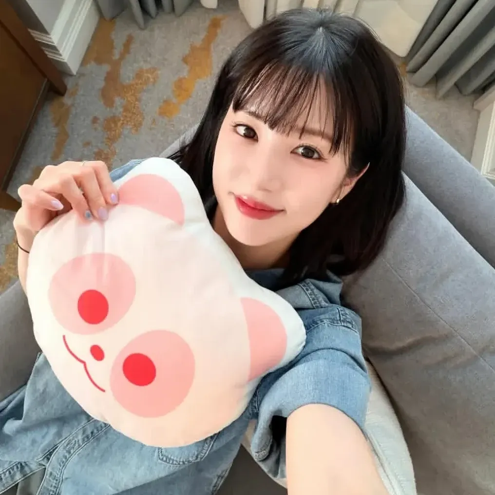 Recent activity shot of Park Chorong (Apink)