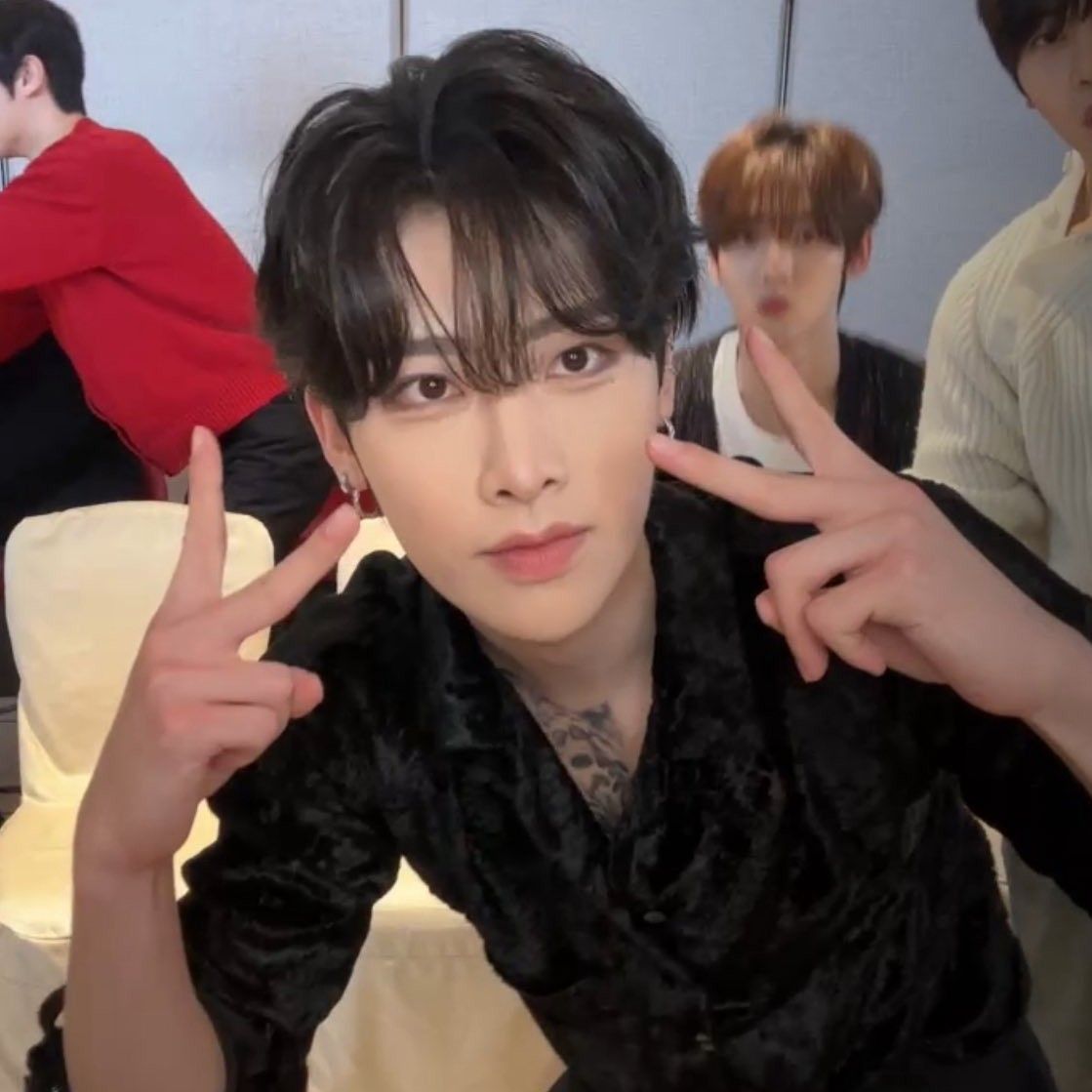 A moment captured by Ricky (ZEROBASEONE)'s fan