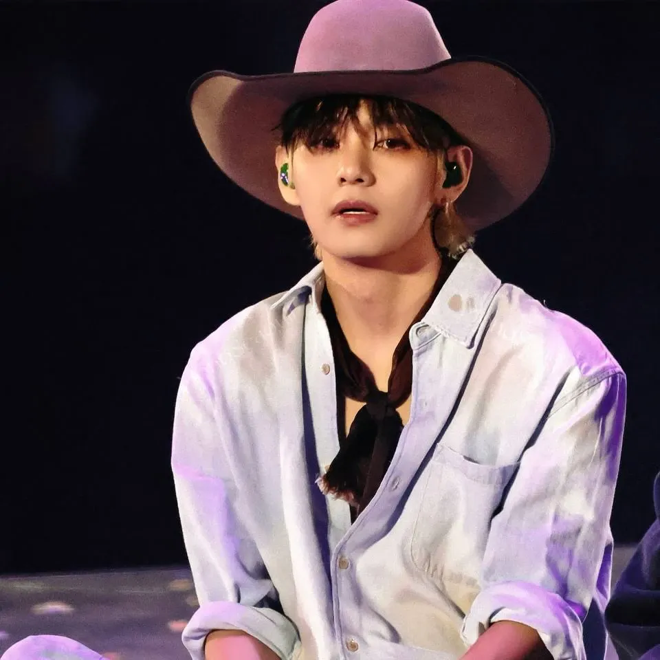 뷔 (방탄소년단)의 최신 사진