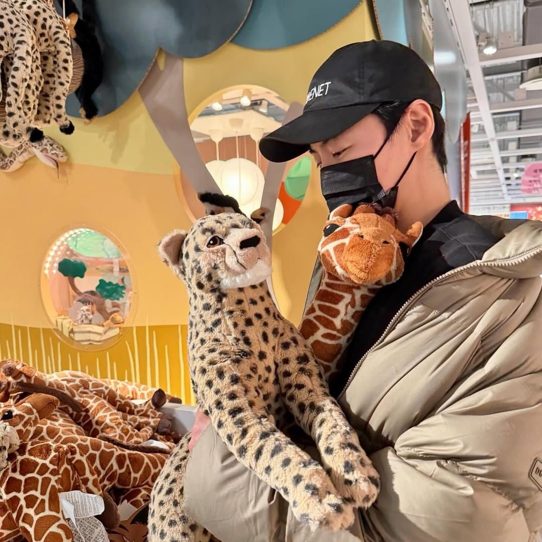 Latest photo of Junjin (SHINHWA)