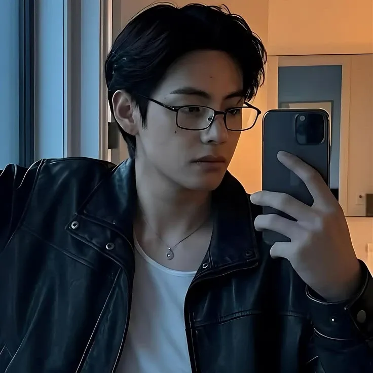 뷔 (방탄소년단) 최근 활동샷