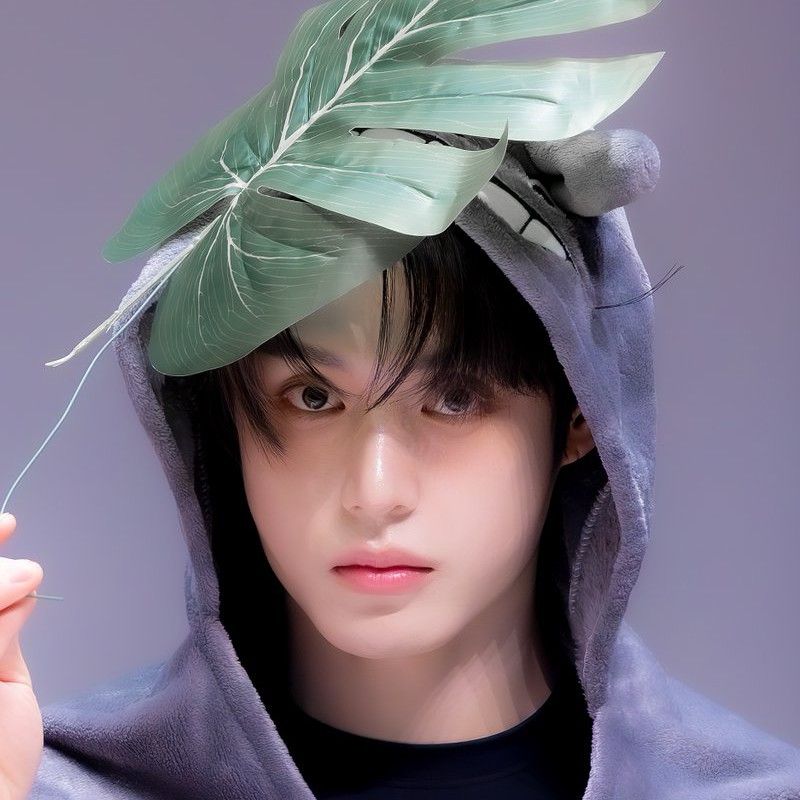 Behind-the-scenes cut of Kim Jiwoong (ZEROBASEONE)