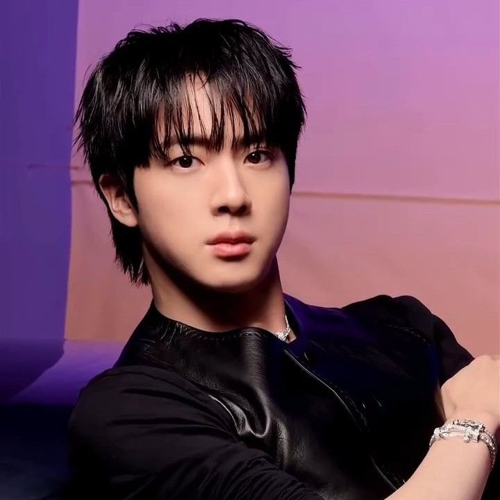 Momen yang diabadikan oleh penggemar Jin (BTS)