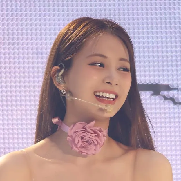 Foto aktivitas terbaru Tzuyu (TWICE)