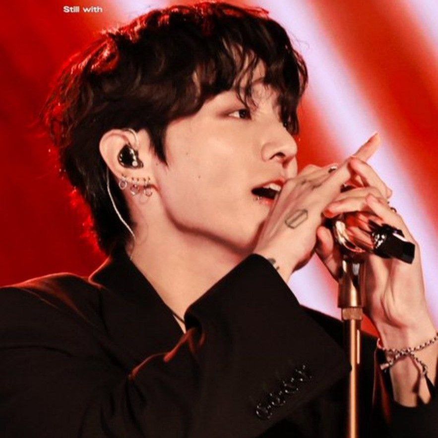 Foto aktivitas terbaru Jungkook (BTS)