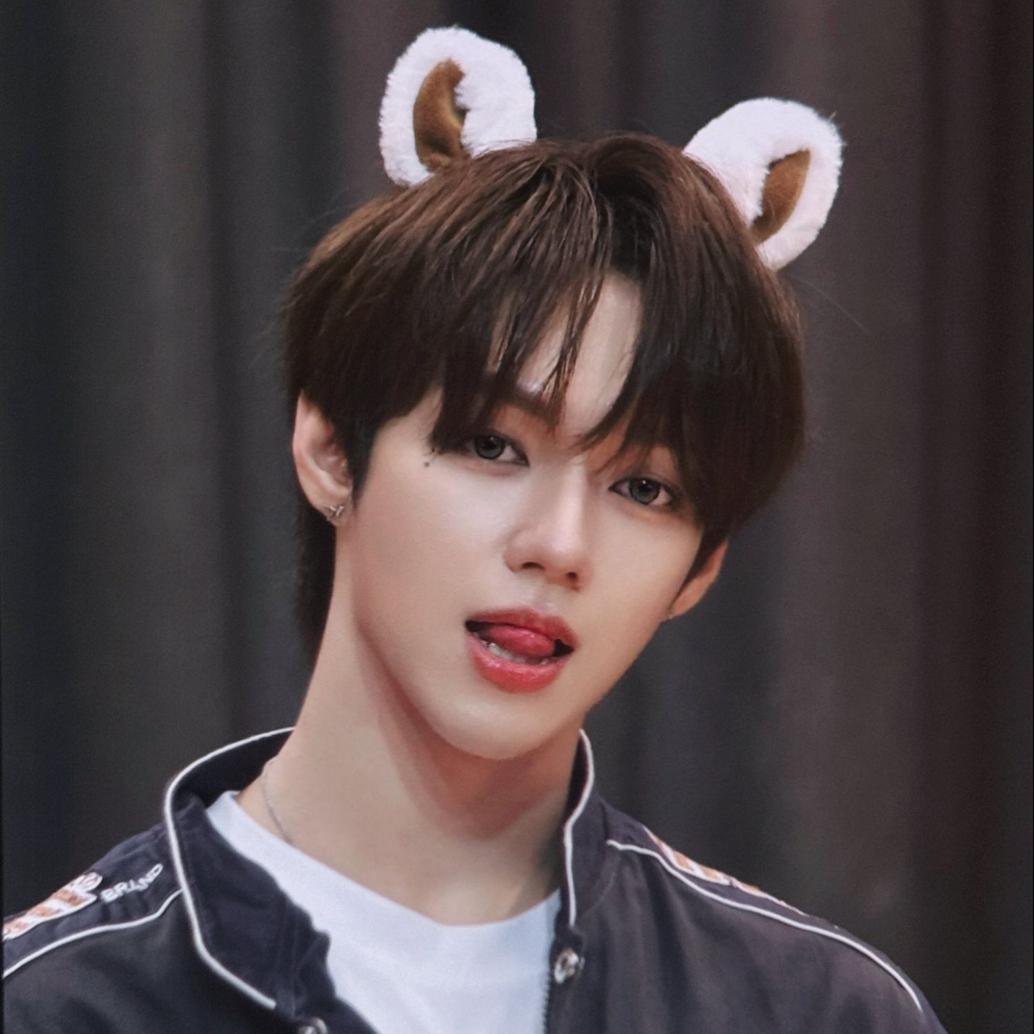 A moment captured by JL (AHOF)'s fan