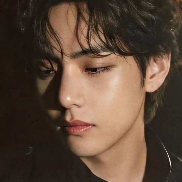 뷔 (방탄소년단) 최근 활동샷