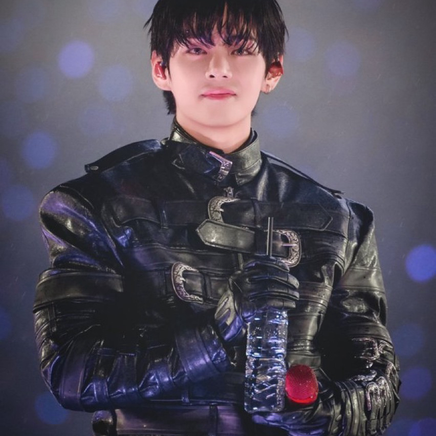 뷔 (방탄소년단)의 최신 사진