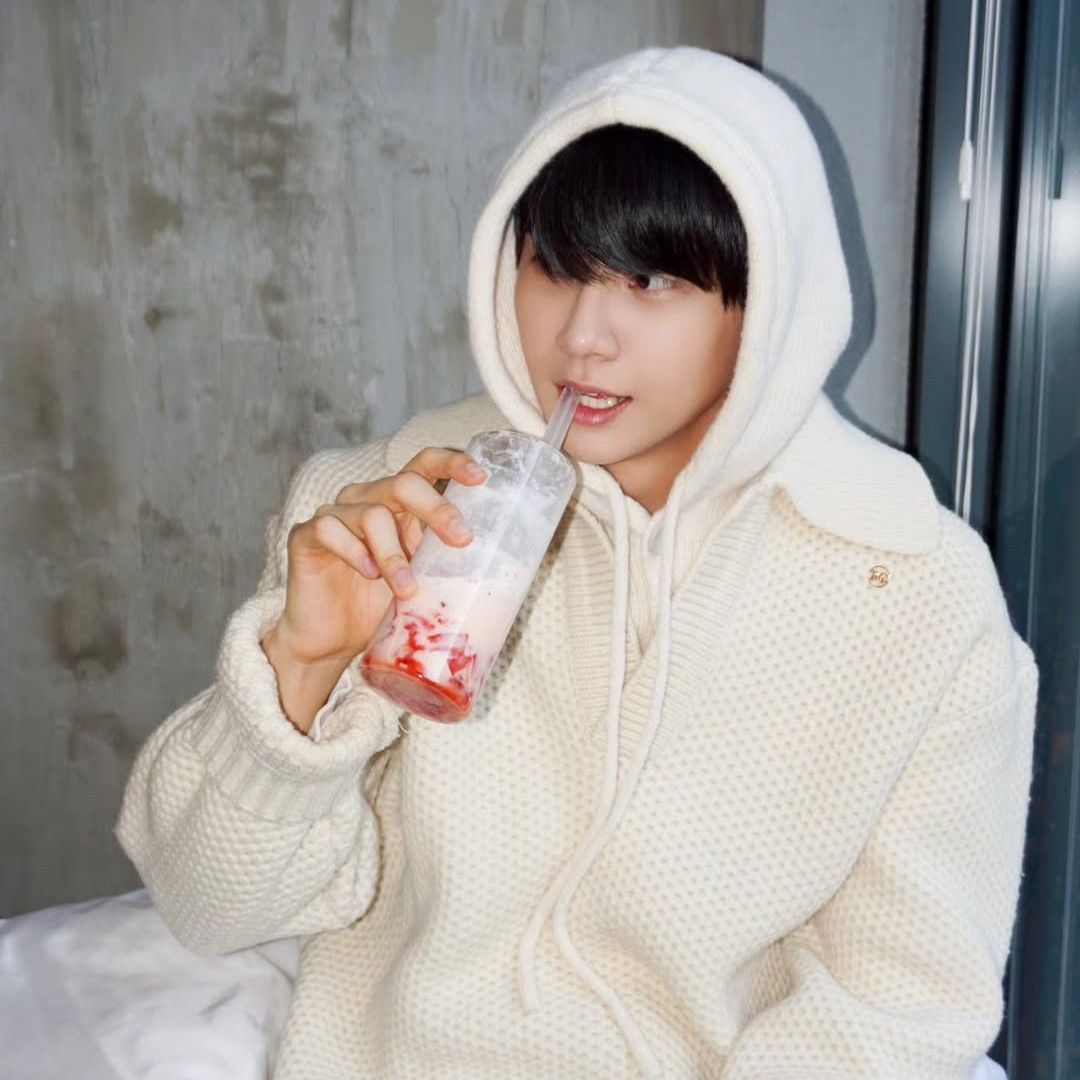 A moment captured by Lee Jinhyuk's fan