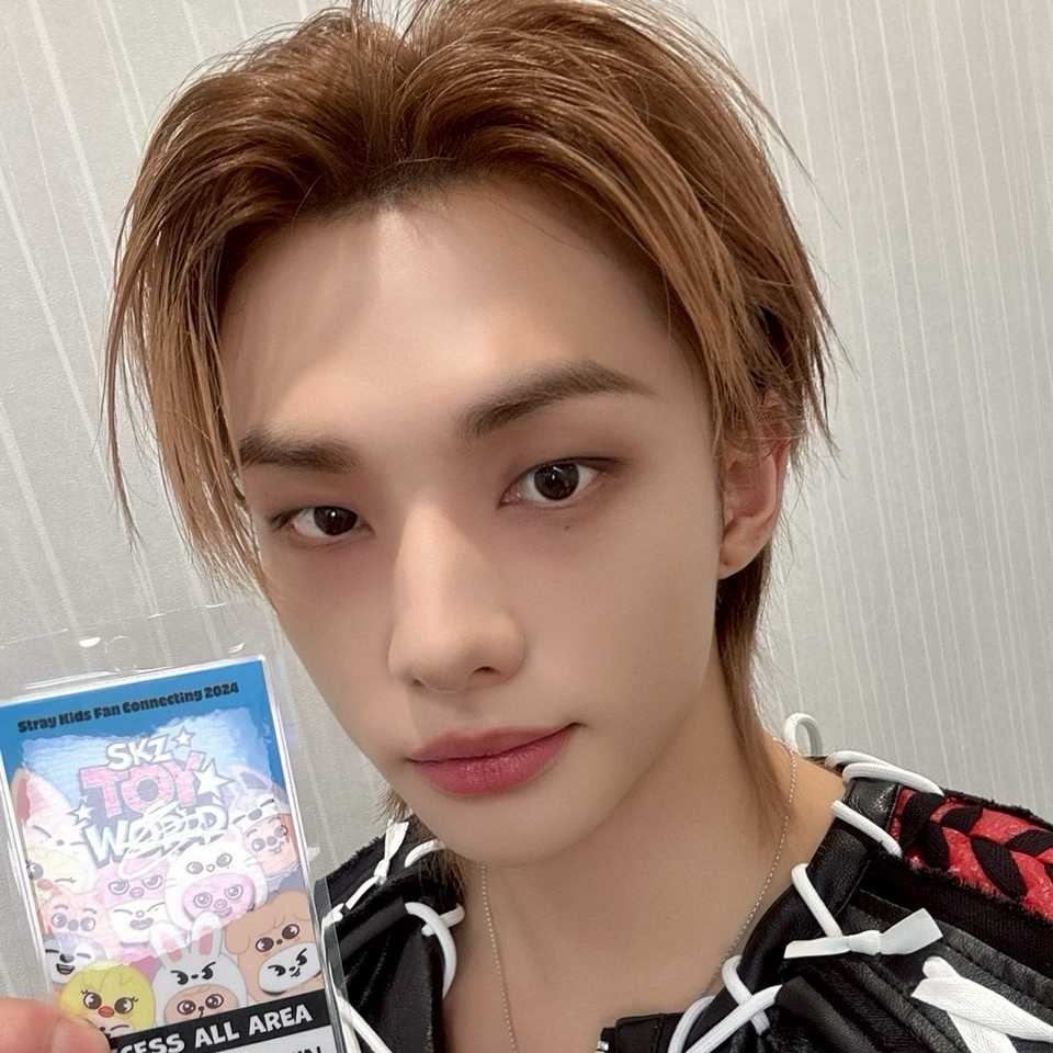 현진 (Stray Kids)의 비하인드 컷