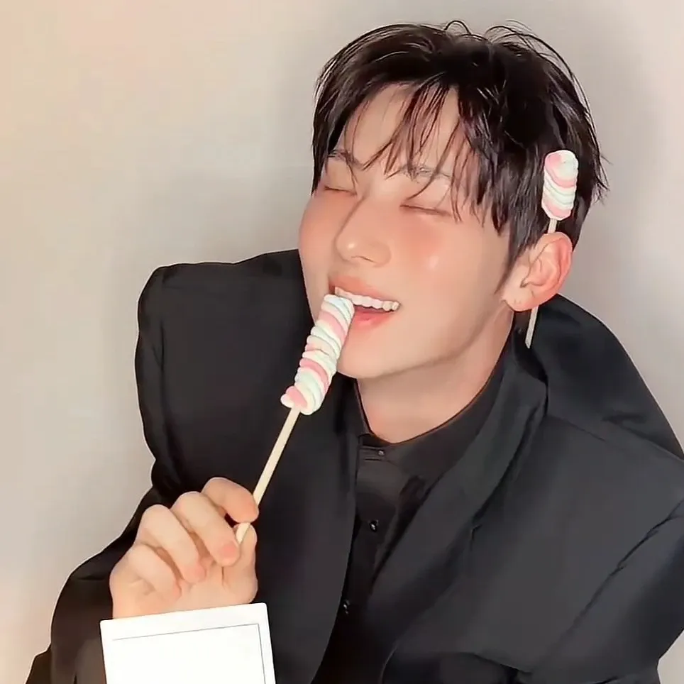 Recent activity shot of Hwang Minhyun