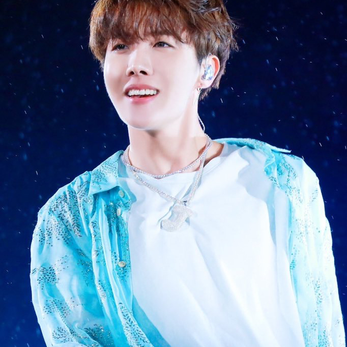 Momen yang diabadikan oleh penggemar j-hope (BTS)