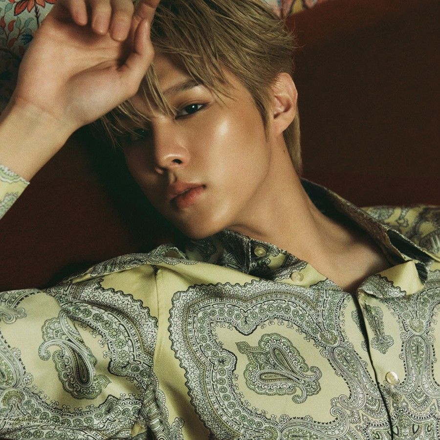 Behind-the-scenes cut of Kim Wooseok