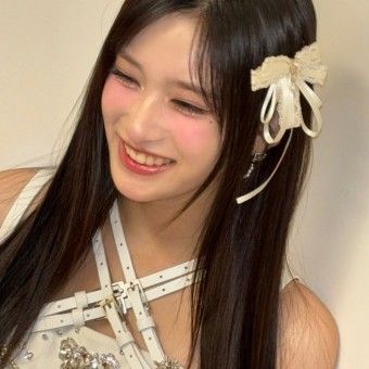 Behind-the-scenes cut of Leeseo (IVE)