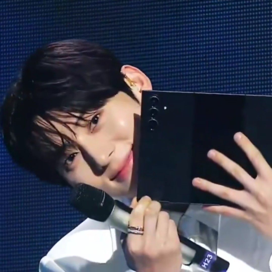 Latest photo of Hwang Minhyun