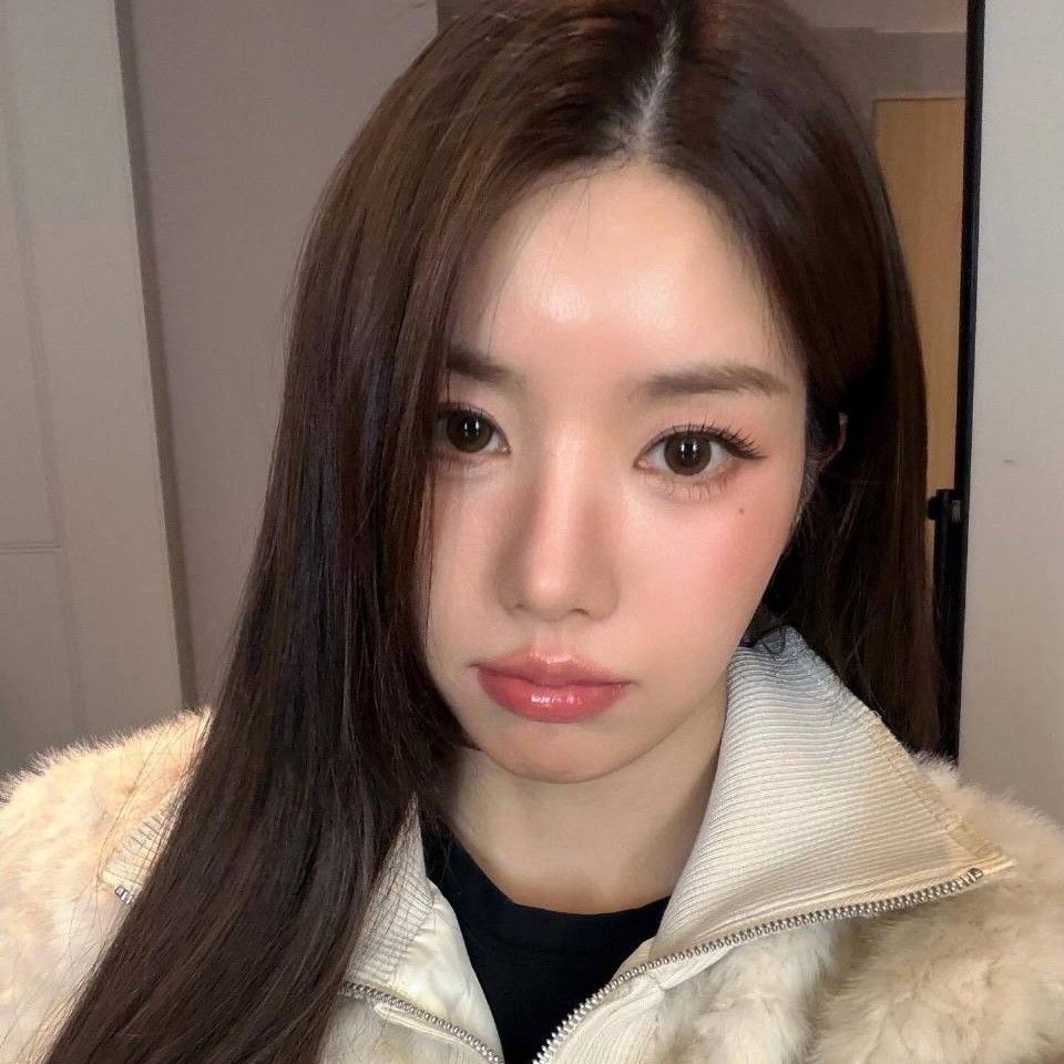 Behind-the-scenes cut of Kwon Eunbi