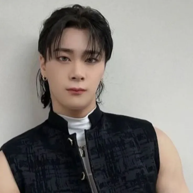 Latest photo of Moonbin (ASTRO)