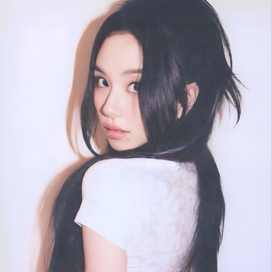 Behind-the-scenes cut of Chaeyoung (TWICE)