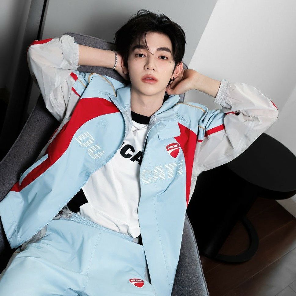 A moment captured by Zhang Hao's fan