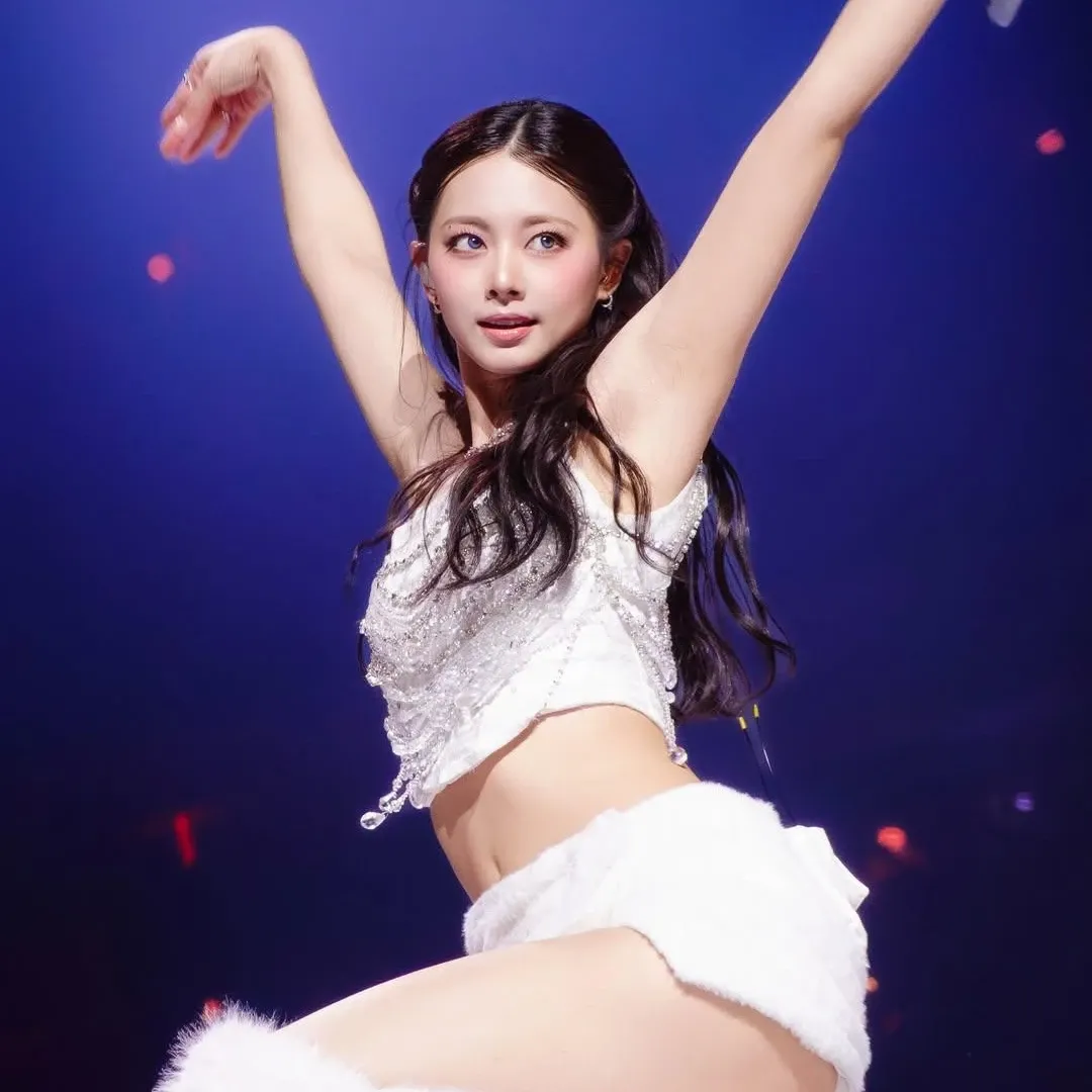 Foto aktivitas terbaru Tzuyu (TWICE)