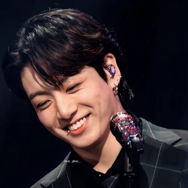 Foto aktivitas terbaru Jungkook (BTS)