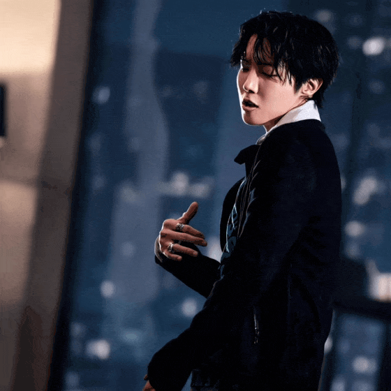 Foto aktivitas terbaru j-hope (BTS)