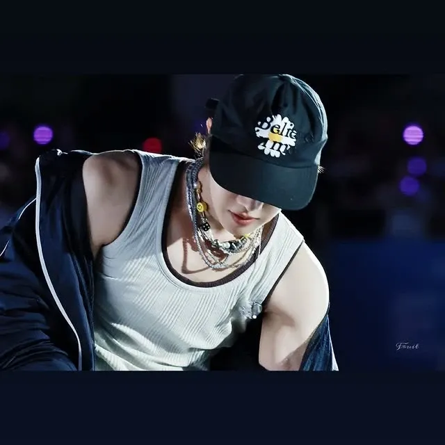 Foto terbaru j-hope (BTS)